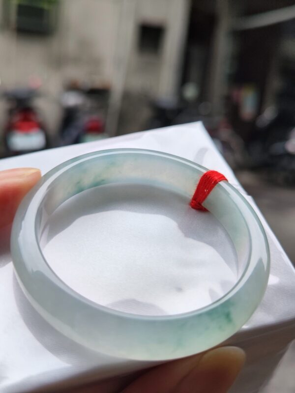 ✨天然緬甸玉A貨 ✨
🔥 冰種芙蓉飄花正圈手鐲 🔥