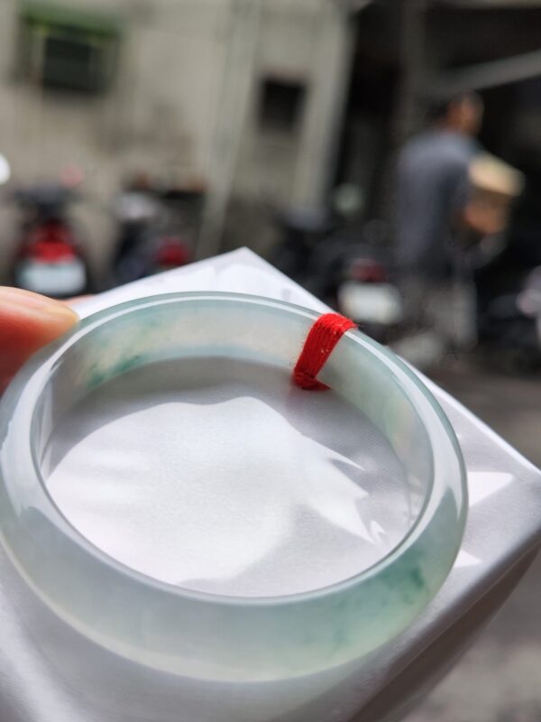 ✨天然緬甸玉A貨 ✨
🔥 冰種芙蓉飄花正圈手鐲 🔥