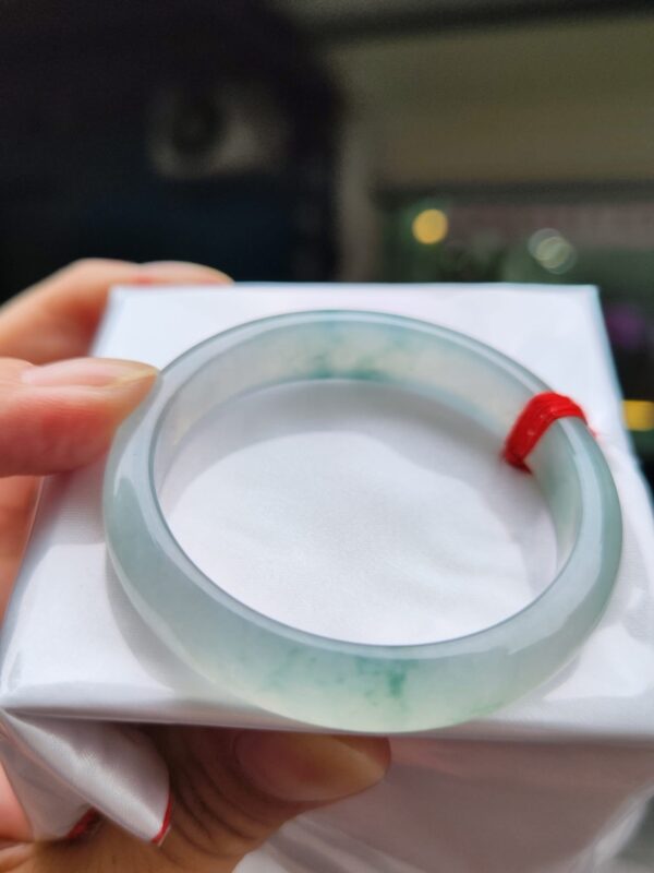 ✨天然緬甸玉A貨 ✨
🔥 冰種芙蓉飄花正圈手鐲 🔥