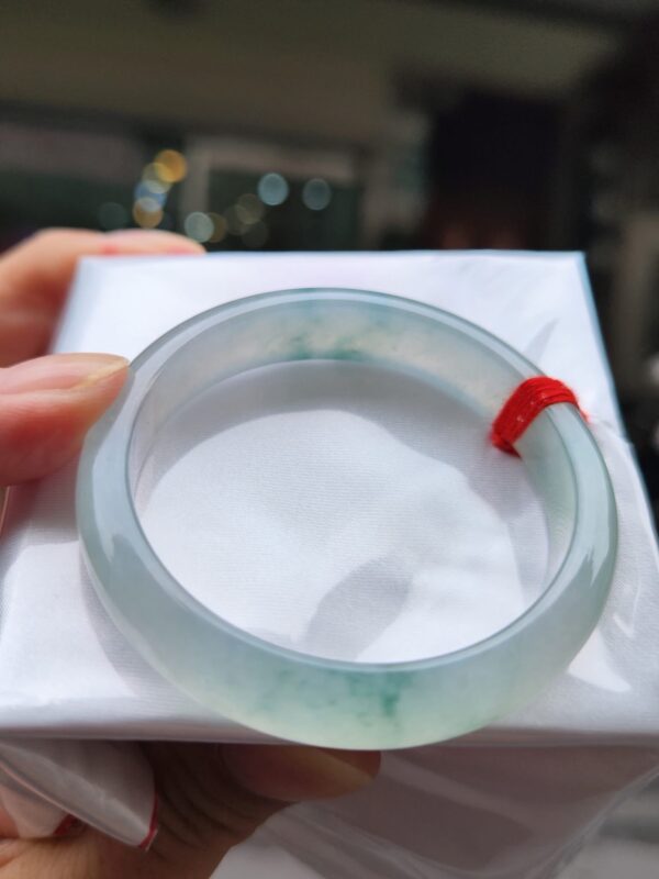 ✨天然緬甸玉A貨 ✨
🔥 冰種芙蓉飄花正圈手鐲 🔥