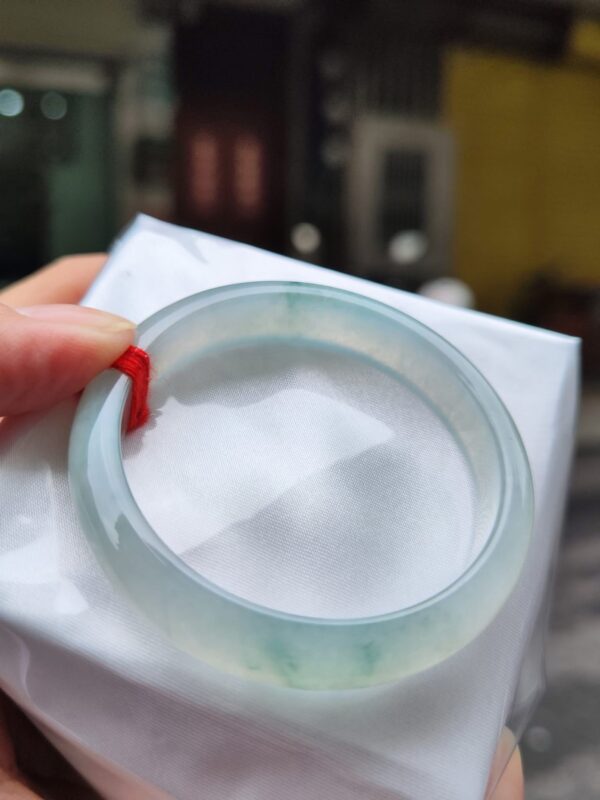 ✨天然緬甸玉A貨 ✨
🔥 冰種芙蓉飄花正圈手鐲 🔥