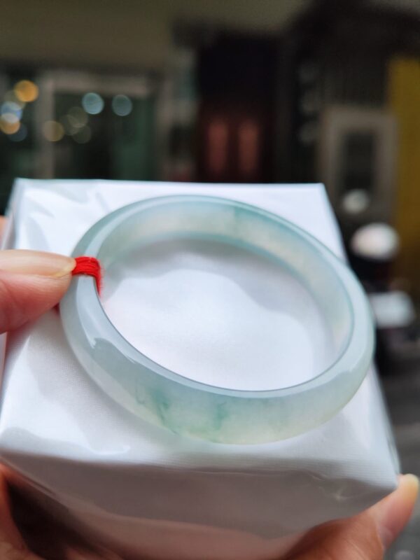 ✨天然緬甸玉A貨 ✨
🔥 冰種芙蓉飄花正圈手鐲 🔥