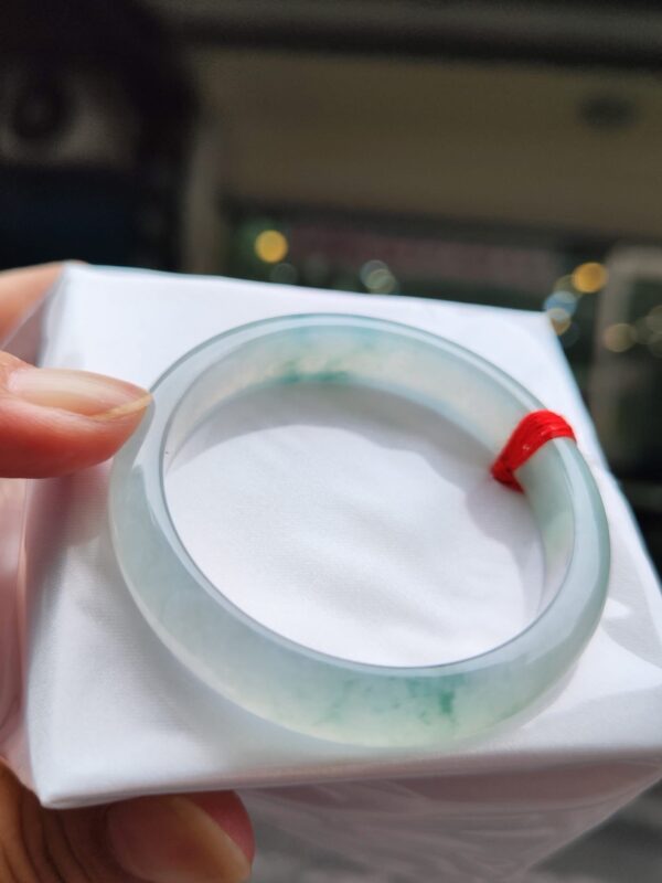 ✨天然緬甸玉A貨 ✨
🔥 冰種芙蓉飄花正圈手鐲 🔥