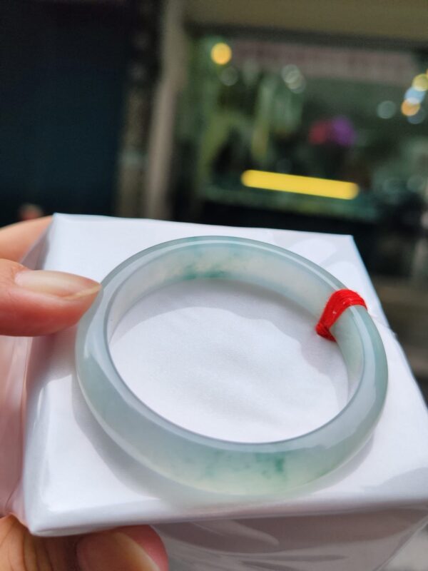 ✨天然緬甸玉A貨 ✨
🔥 冰種芙蓉飄花正圈手鐲 🔥