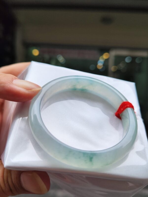 ✨天然緬甸玉A貨 ✨
🔥 冰種芙蓉飄花正圈手鐲 🔥