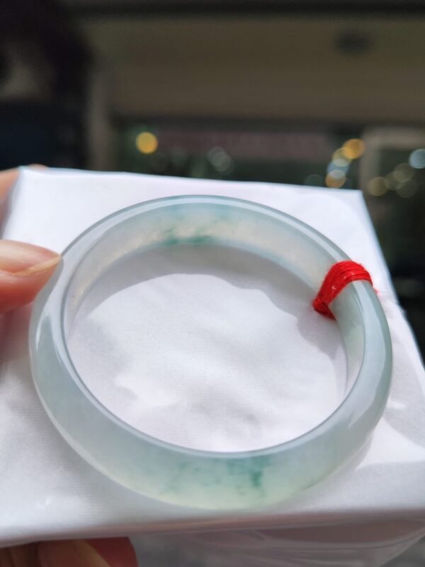 ✨天然緬甸玉A貨 ✨
🔥 冰種芙蓉飄花正圈手鐲 🔥