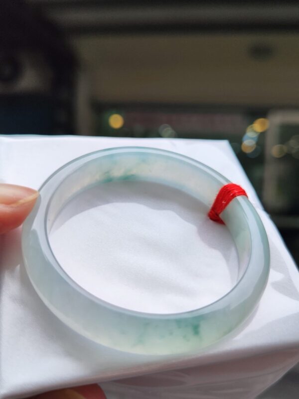 ✨天然緬甸玉A貨 ✨
🔥 冰種芙蓉飄花正圈手鐲 🔥