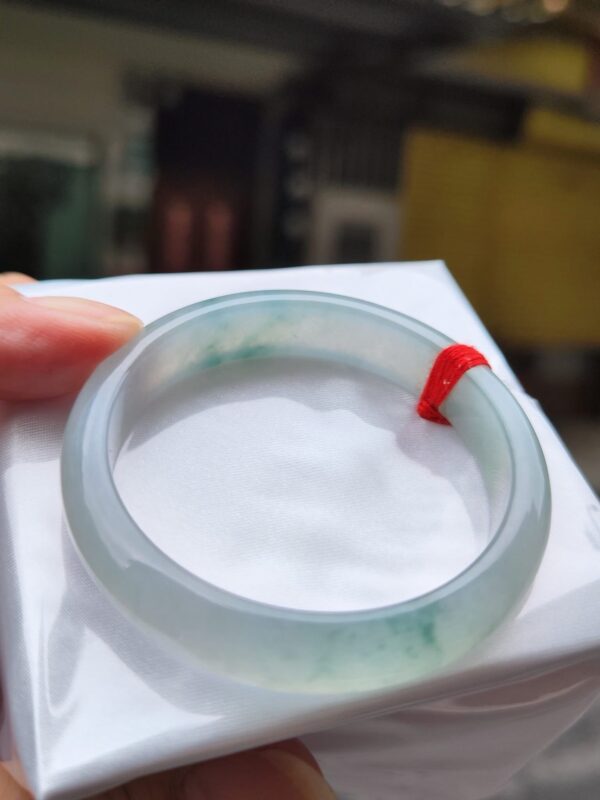 ✨天然緬甸玉A貨 ✨
🔥 冰種芙蓉飄花正圈手鐲 🔥