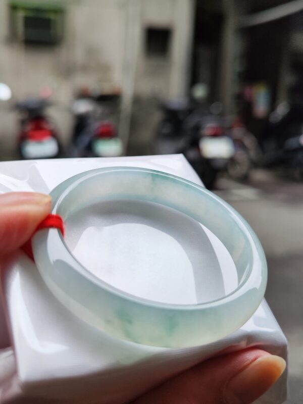 ✨天然緬甸玉A貨 ✨
🔥 冰種芙蓉飄花正圈手鐲 🔥