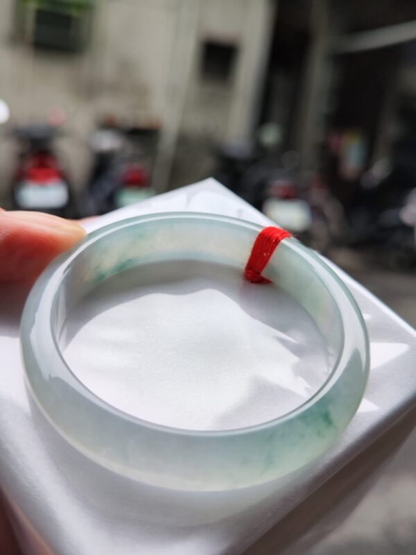 ✨天然緬甸玉A貨 ✨
🔥 冰種芙蓉飄花正圈手鐲 🔥