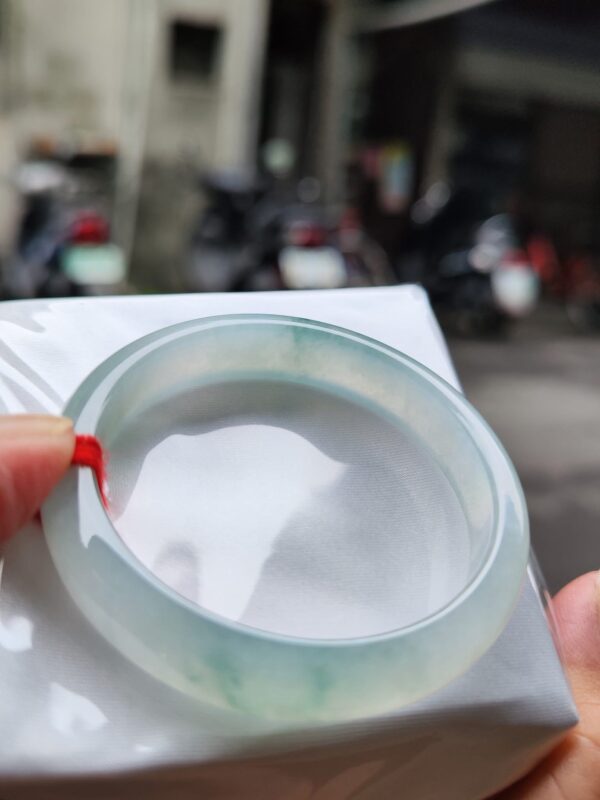 ✨天然緬甸玉A貨 ✨
🔥 冰種芙蓉飄花正圈手鐲 🔥