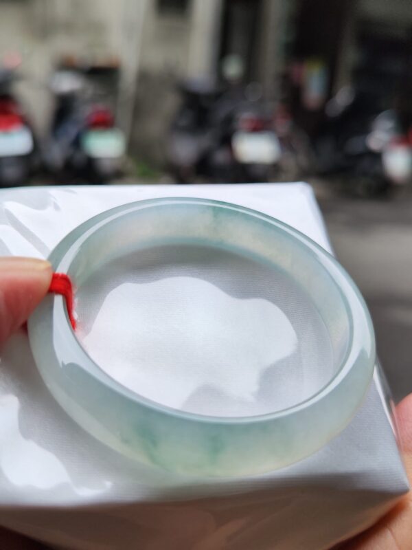 ✨天然緬甸玉A貨 ✨
🔥 冰種芙蓉飄花正圈手鐲 🔥