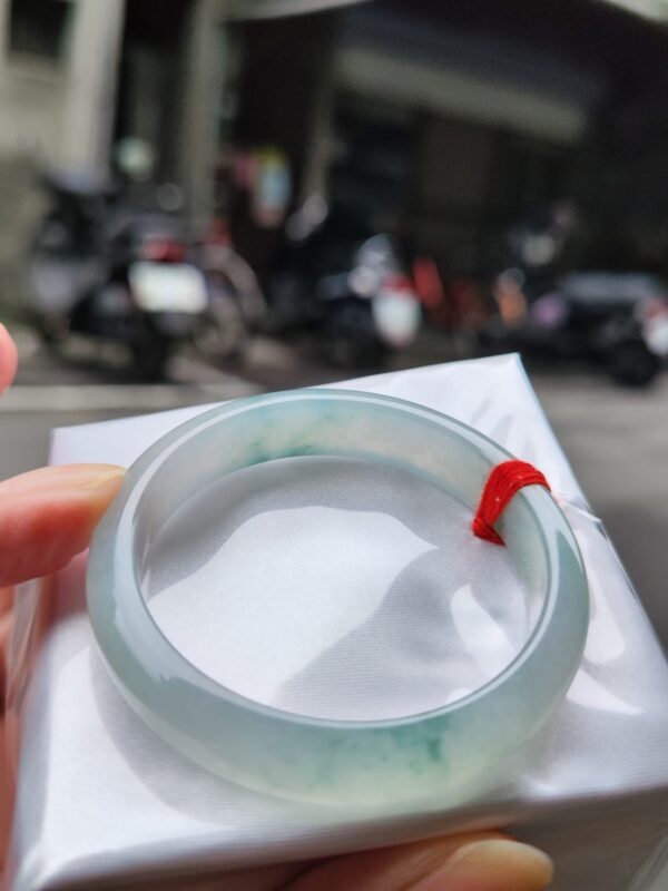 ✨天然緬甸玉A貨 ✨
🔥 冰種芙蓉飄花正圈手鐲 🔥