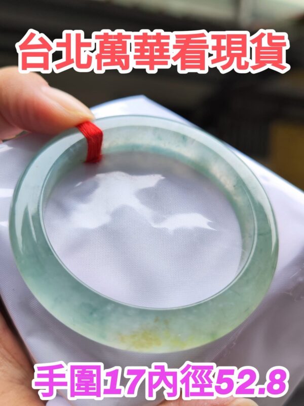 ✨天然緬甸玉A貨 ✨
🔥 放光玻璃種飄蜜黃 正圈手鐲 🔥