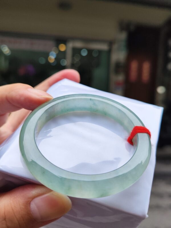 ✨天然緬甸玉A貨 ✨
🔥 放光玻璃種飄蜜黃 正圈手鐲 🔥