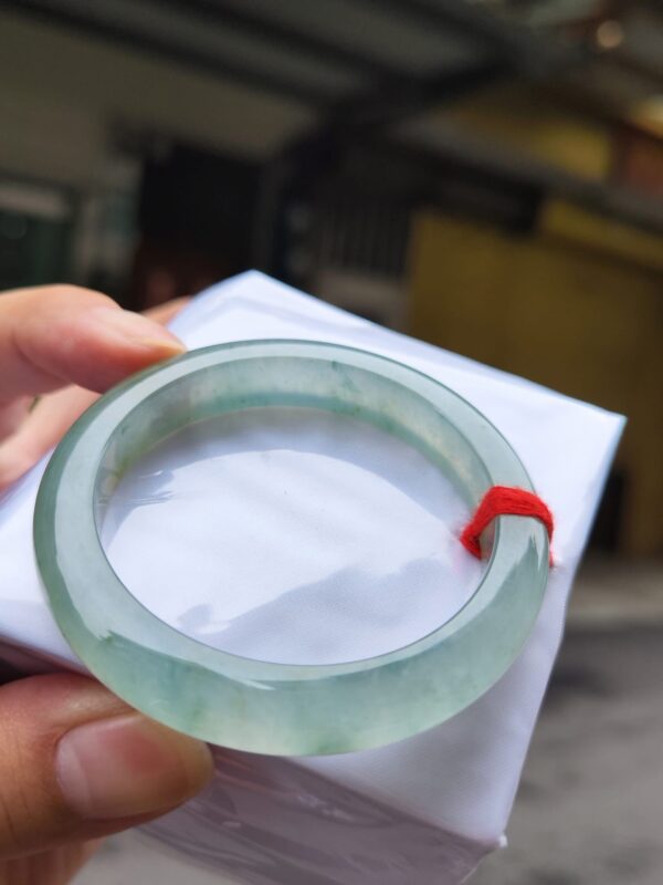 ✨天然緬甸玉A貨 ✨
🔥 放光玻璃種飄蜜黃 正圈手鐲 🔥