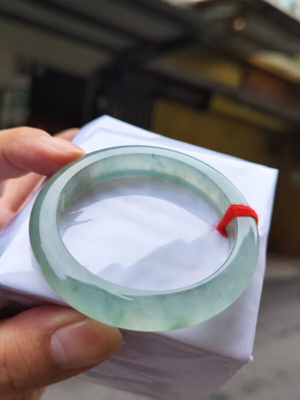 ✨天然緬甸玉A貨 ✨
🔥 放光玻璃種飄蜜黃 正圈手鐲 🔥