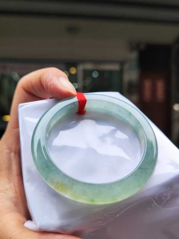 ✨天然緬甸玉A貨 ✨
🔥 放光玻璃種飄蜜黃 正圈手鐲 🔥