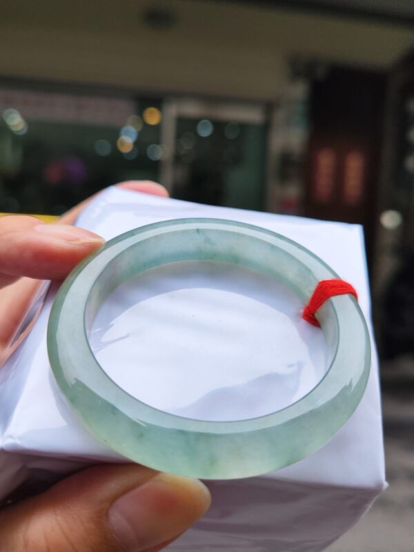 ✨天然緬甸玉A貨 ✨
🔥 放光玻璃種飄蜜黃 正圈手鐲 🔥