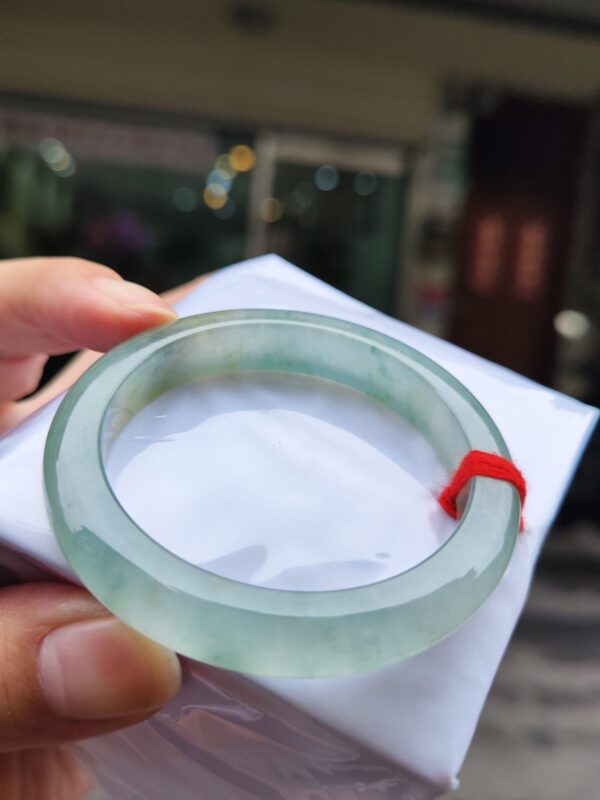 ✨天然緬甸玉A貨 ✨
🔥 放光玻璃種飄蜜黃 正圈手鐲 🔥