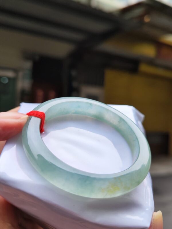 ✨天然緬甸玉A貨 ✨
🔥 放光玻璃種飄蜜黃 正圈手鐲 🔥