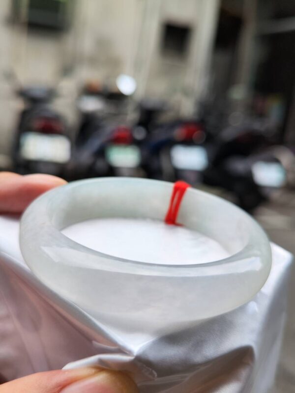 💎緬甸玉A貨放光玻璃種正圈又寬又厚手鐲💎