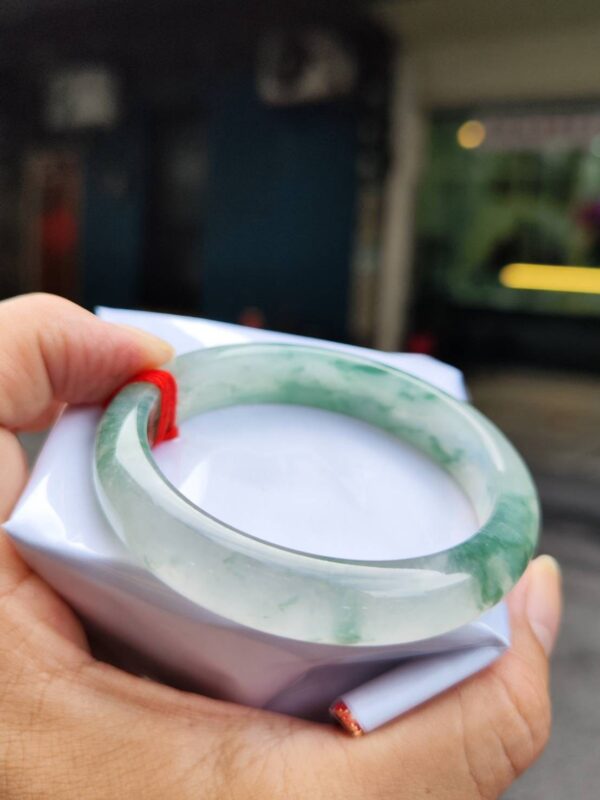 💎 緬甸玉A貨 放光玻璃種飄綠花正圈手鐲 💎