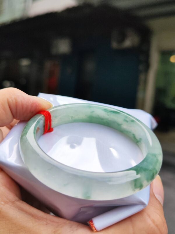 💎 緬甸玉A貨 放光玻璃種飄綠花正圈手鐲 💎