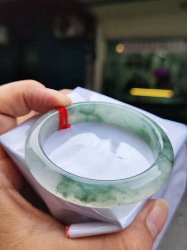 💎 緬甸玉A貨 放光玻璃種飄綠花正圈手鐲 💎