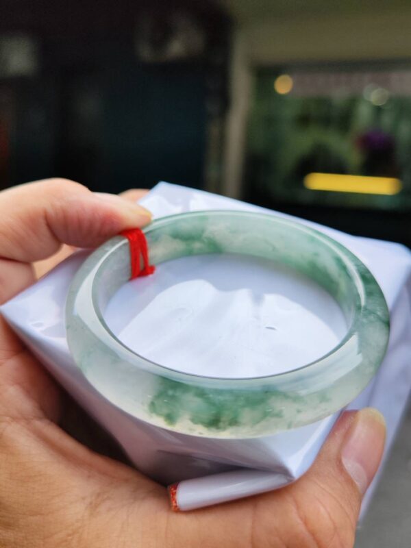 💎 緬甸玉A貨 放光玻璃種飄綠花正圈手鐲 💎