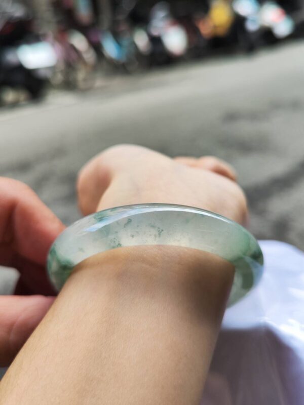 💎 緬甸玉A貨 放光玻璃種飄綠花正圈手鐲 💎