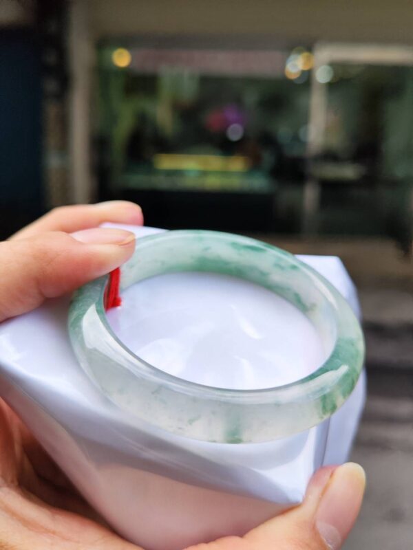 💎 緬甸玉A貨 放光玻璃種飄綠花正圈手鐲 💎