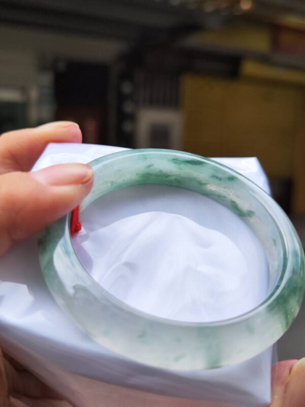 💎 緬甸玉A貨 放光玻璃種飄綠花正圈手鐲 💎