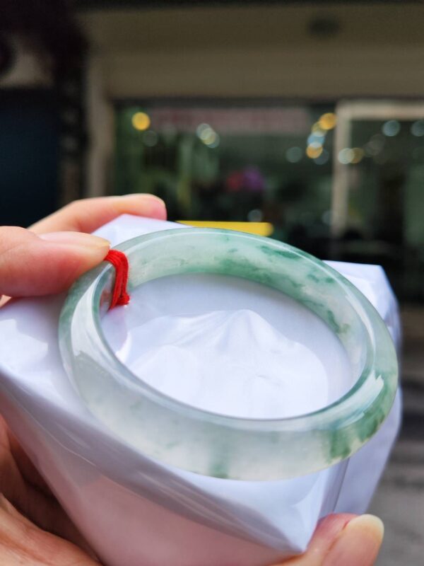 💎 緬甸玉A貨 放光玻璃種飄綠花正圈手鐲 💎