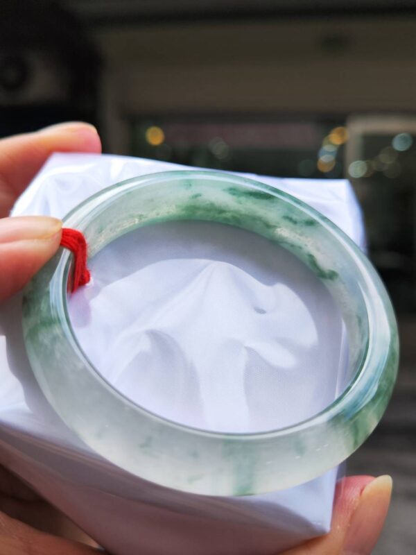 💎 緬甸玉A貨 放光玻璃種飄綠花正圈手鐲 💎