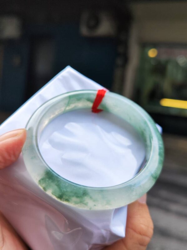 💎 緬甸玉A貨 放光玻璃種飄綠花正圈手鐲 💎