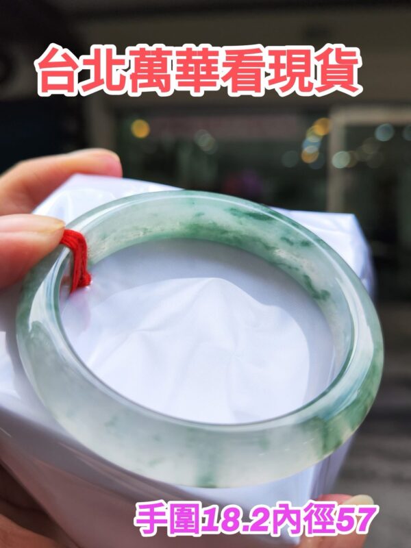 💎 緬甸玉A貨 放光玻璃種飄綠花正圈手鐲 💎