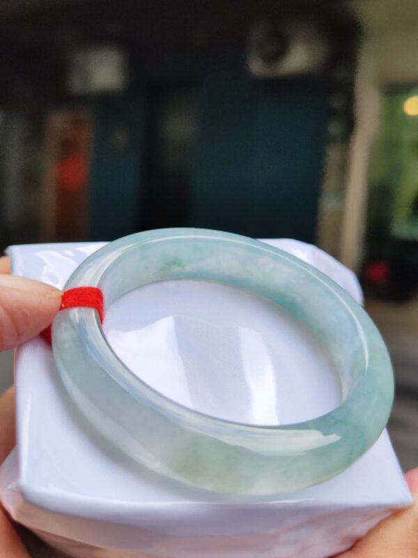 🔥 放光玻璃種飄花 正圈圓骨手鐲 🔥
✨天然緬甸玉A貨 ✨