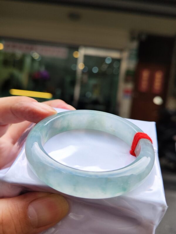 🔥 放光玻璃種飄花 正圈圓骨手鐲 🔥
✨天然緬甸玉A貨 ✨