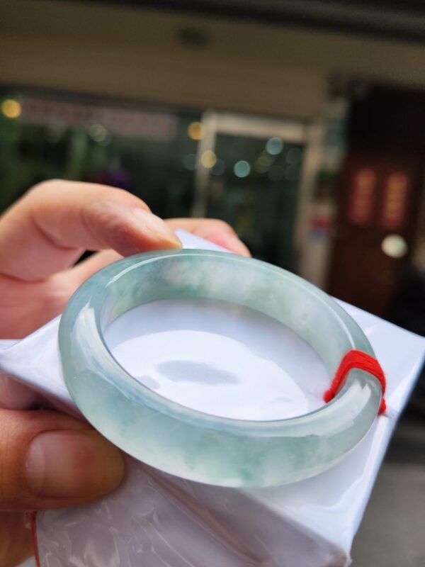 🔥 放光玻璃種飄花 正圈圓骨手鐲 🔥
✨天然緬甸玉A貨 ✨