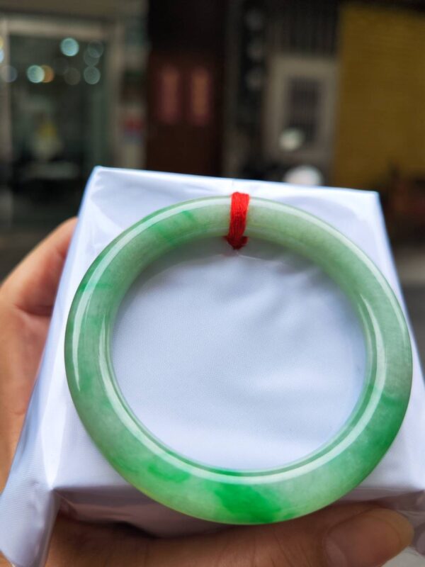 ✨天然緬甸玉A貨 ✨🔥 飄陽綠正圈圓骨手鐲 🔥