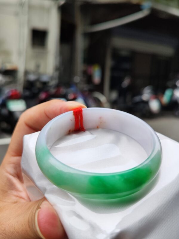 ✨天然緬甸玉A貨 ✨
🔥 飄陽綠正圈寬版手鐲 🔥