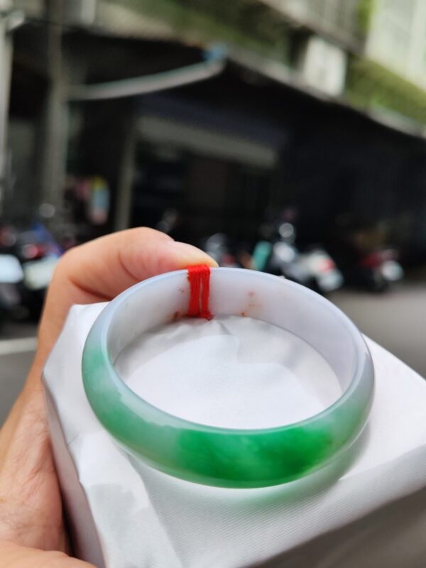 ✨天然緬甸玉A貨 ✨
🔥 飄陽綠正圈寬版手鐲 🔥