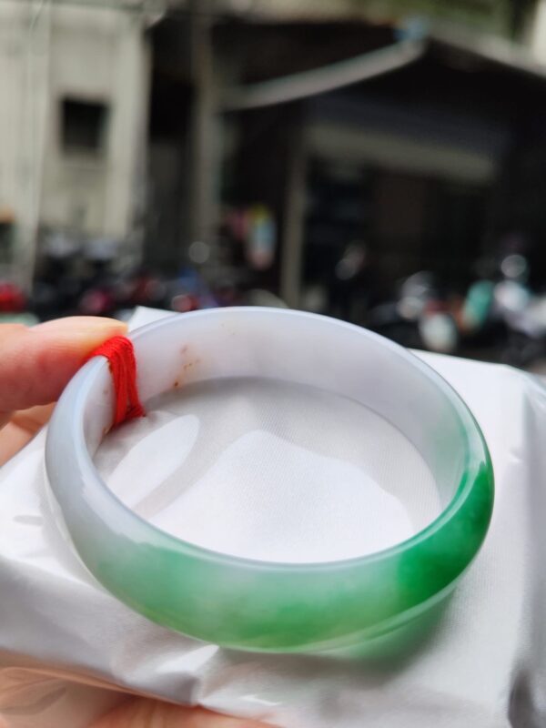 ✨天然緬甸玉A貨 ✨
🔥 飄陽綠正圈寬版手鐲 🔥