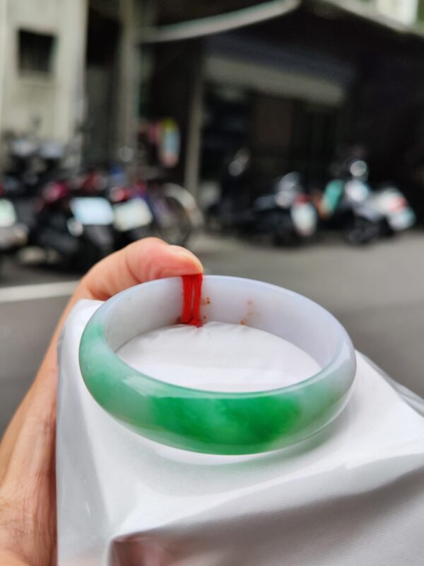 ✨天然緬甸玉A貨 ✨
🔥 飄陽綠正圈寬版手鐲 🔥