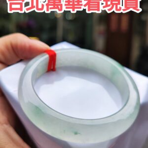 🔥 放光玻璃種飄花 正圈厚庄手鐲 🔥
✨天然緬甸玉A貨 ✨