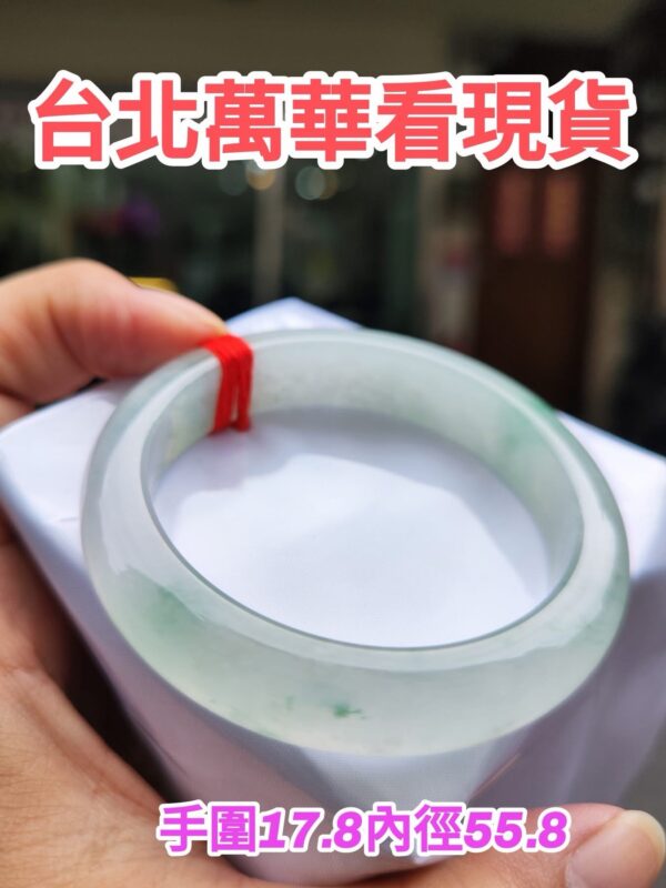 🔥 放光玻璃種飄花 正圈厚庄手鐲 🔥
✨天然緬甸玉A貨 ✨