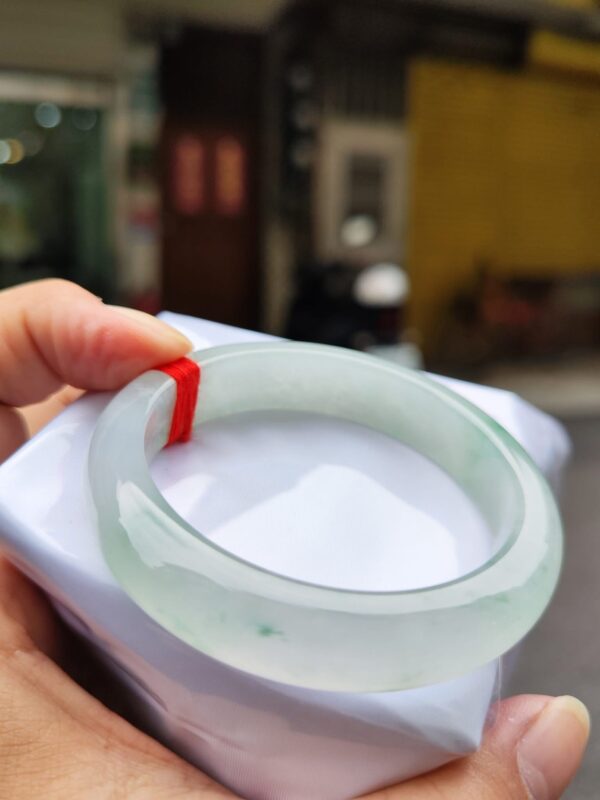 🔥 放光玻璃種飄花 正圈厚庄手鐲 🔥
✨天然緬甸玉A貨 ✨