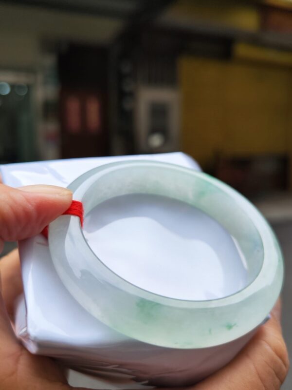 🔥 放光玻璃種飄花 正圈厚庄手鐲 🔥
✨天然緬甸玉A貨 ✨