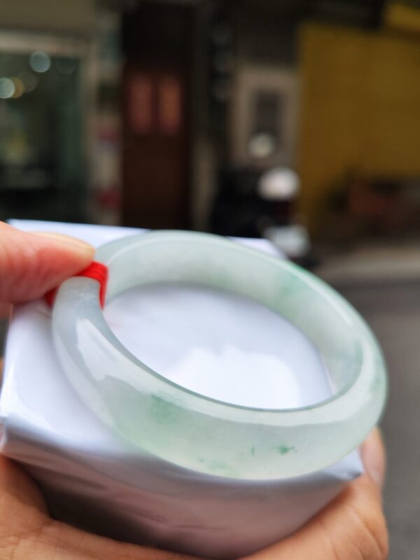 🔥 放光玻璃種飄花 正圈厚庄手鐲 🔥
✨天然緬甸玉A貨 ✨